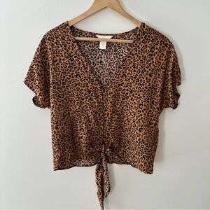 H&M Animal Print Crop Top with tie in the front Size 4